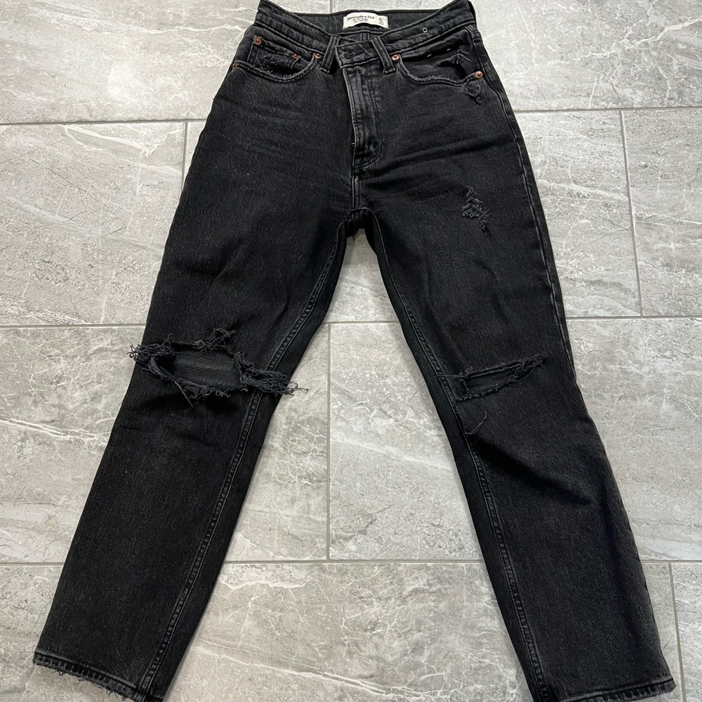 Abercrombie & Fitch Ultra High Rise 90s Straight Leg Jeans; excellent condition